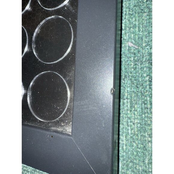 HARLEY-DAVIDSON POKER CHIPS 4 PIECES IN 28 SLOT FRAME WITH CUSTOM HARLEY LOGO - Picture 3 of 4